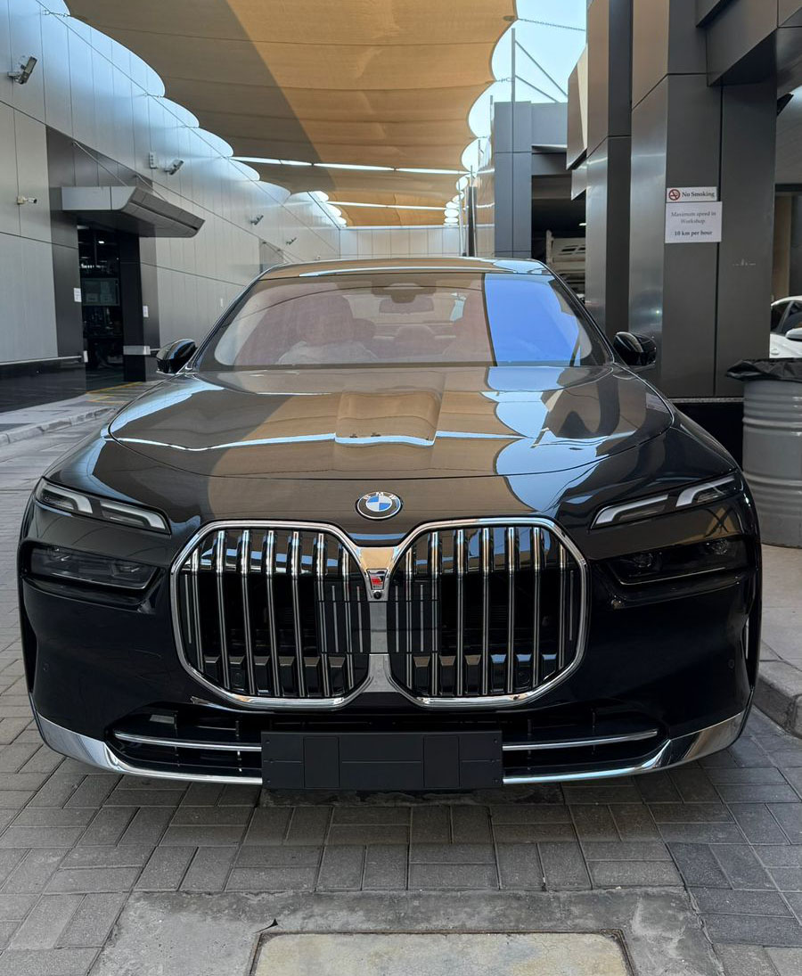 BMW 735i Black