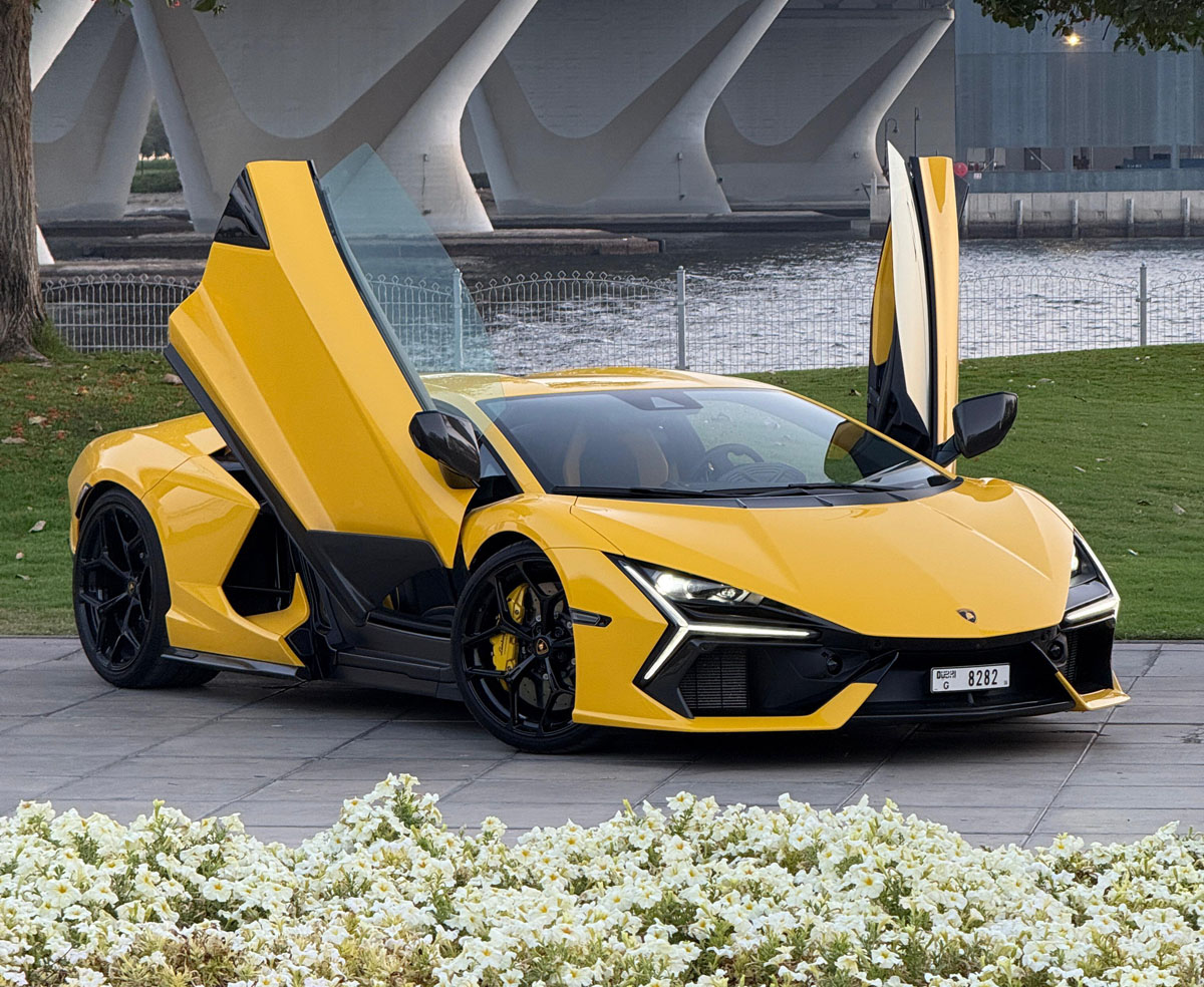 Lamborghini Revuelto V12 Yellow