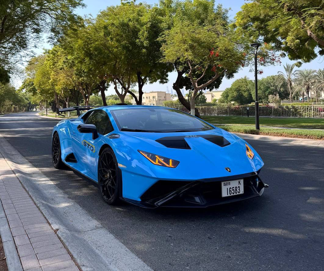 Lamborghini Huracan STO V10 Blue