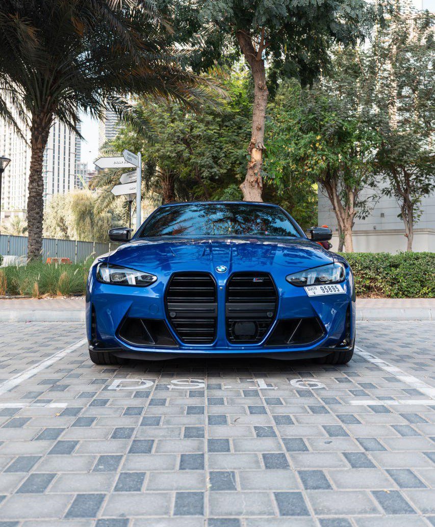 BMW M4 Competition Blue Airport 