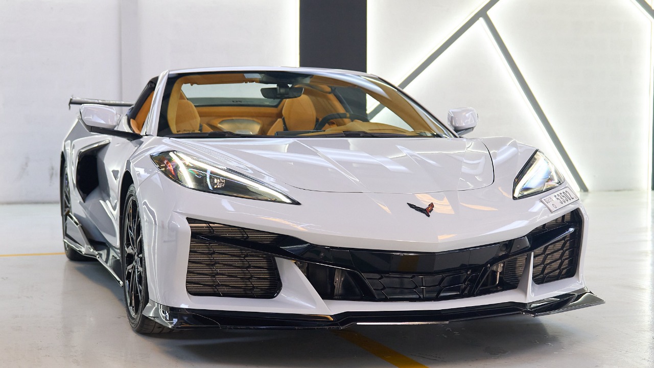 Chevrolet Corvette C8 Convertible White  2023 Hire dubai