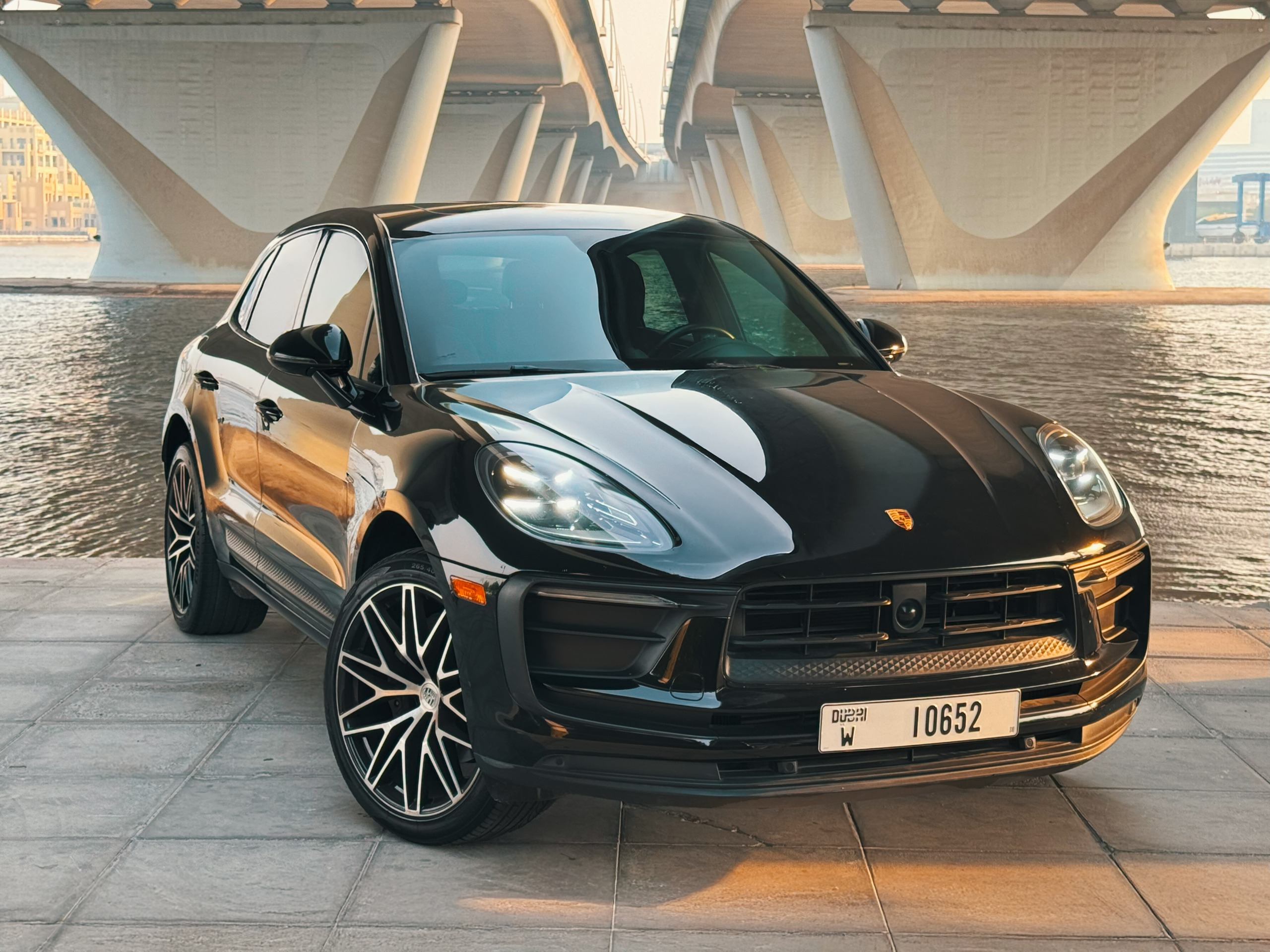 Cheap Porsche Macan Turbo Black Monthly  2024 Hire dubai