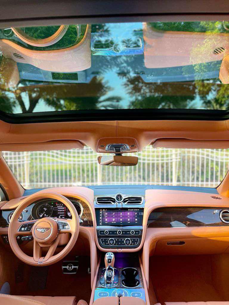 Rent Bentley Bentayga WHITE 2022 in Dubai , UAE 