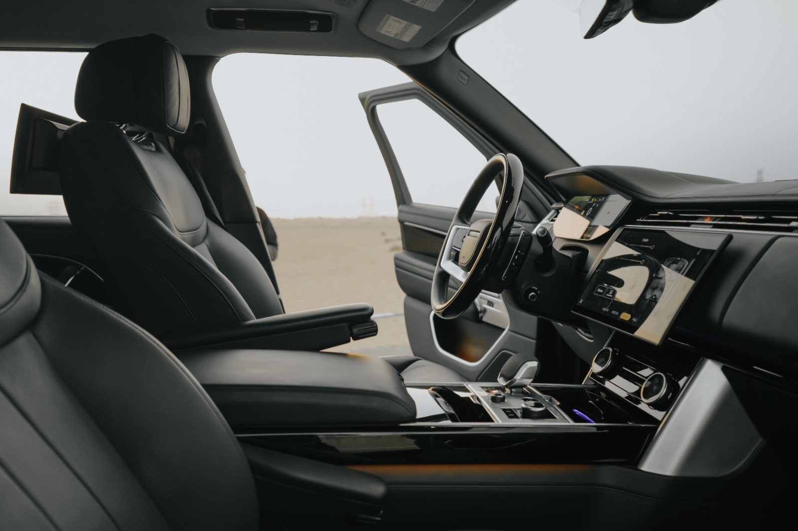 Rent Range-Rover Vogue BLACK 2023 in Dubai , UAE 