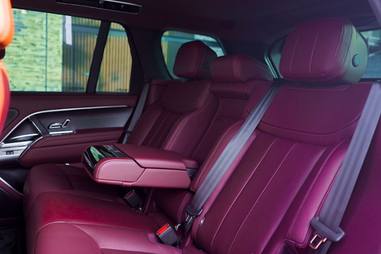 Rent Range-Rover Vogue BLACK 2023 in Dubai , UAE 