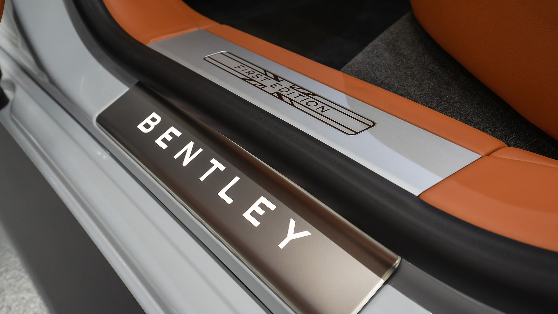 Rent Bentley Flying spur WHITE 2023 in Dubai , UAE 