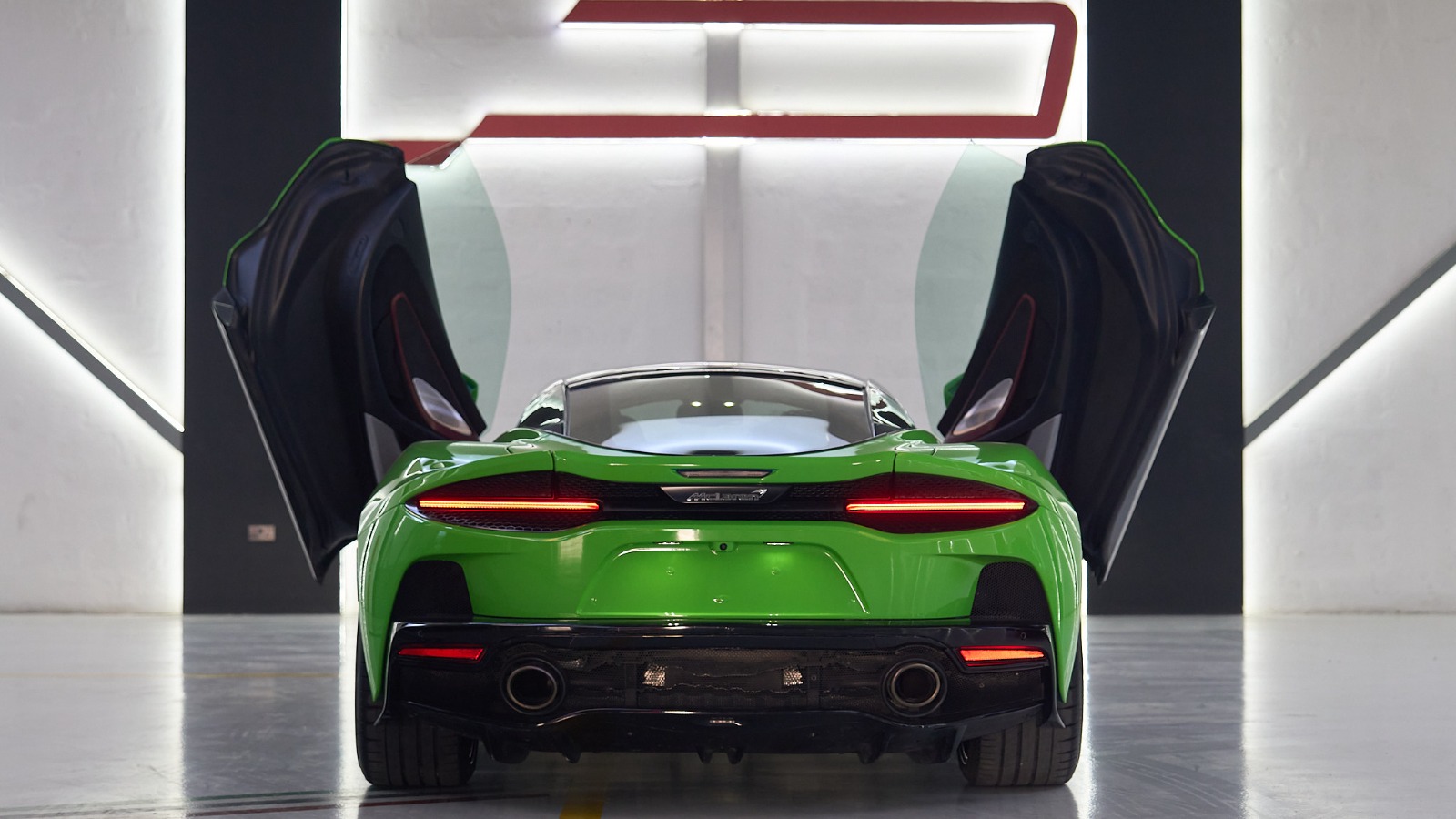 Rent McLaren Gt GREEN 2021 in Dubai , UAE 