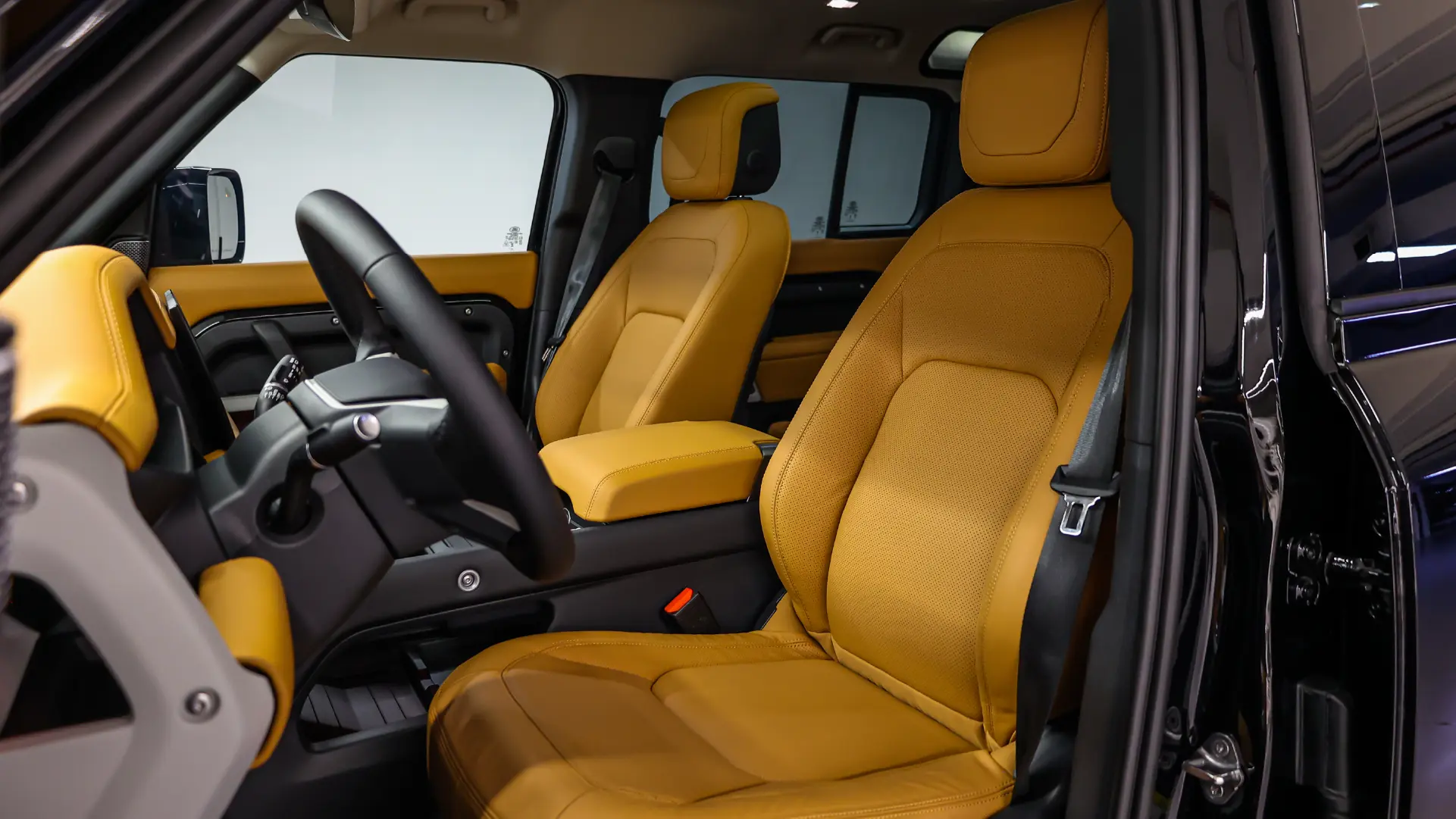 Rent Range-Rover Defender BLACK 2024 in Dubai , UAE 