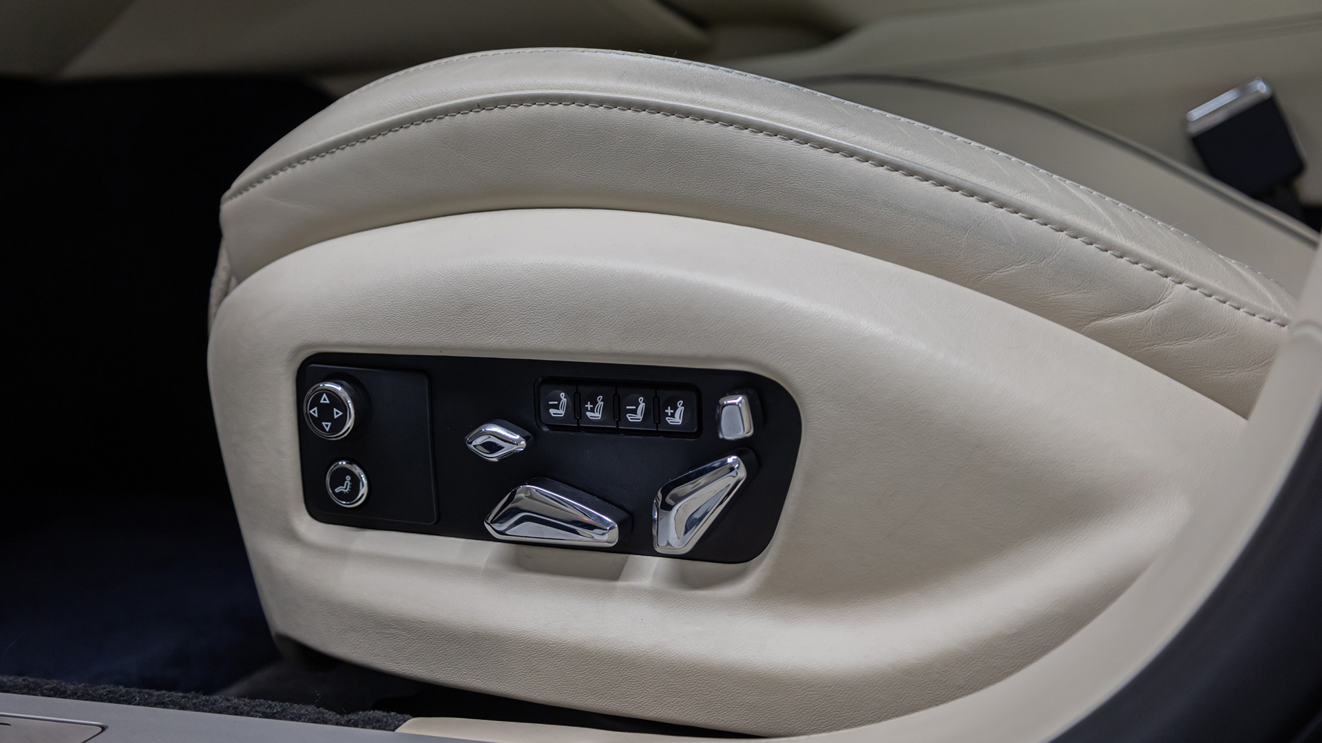 Rent Bentley Flying spur BLACK 2024 in Dubai , UAE 