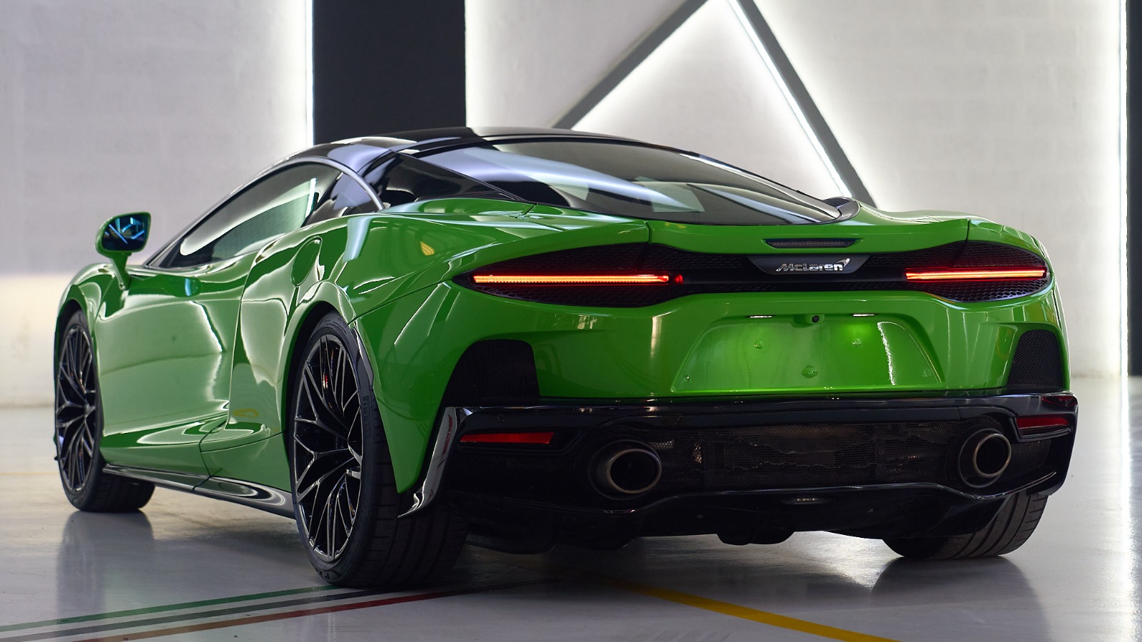 Rent McLaren Gt GREEN 2021 in Dubai , UAE 