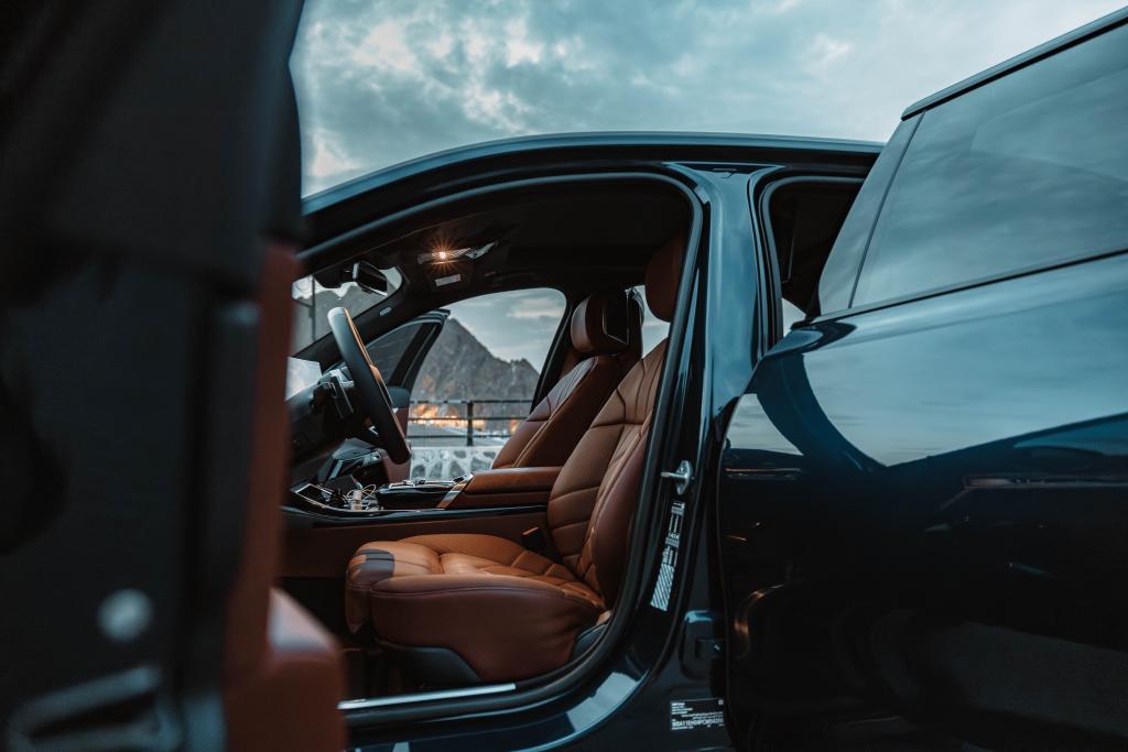 Rent Bmw Series 7 BLACK 2023 in Dubai , UAE 