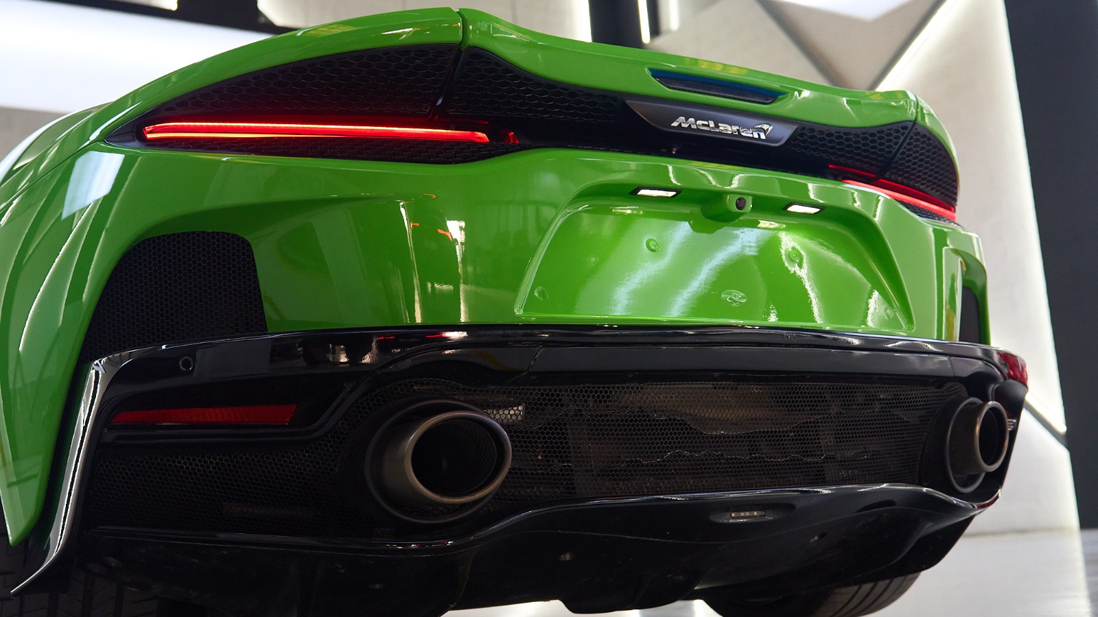 Rent McLaren Gt GREEN 2021 in Dubai , UAE 