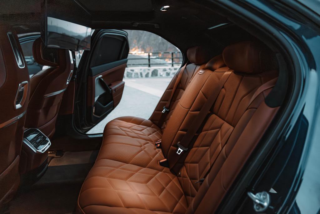Rent Bmw Series 7 BLACK 2023 in Dubai , UAE 