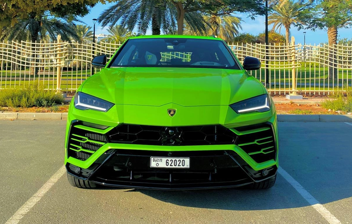 Rent Lamborghini Urus GREEN 2021 in Dubai , UAE 