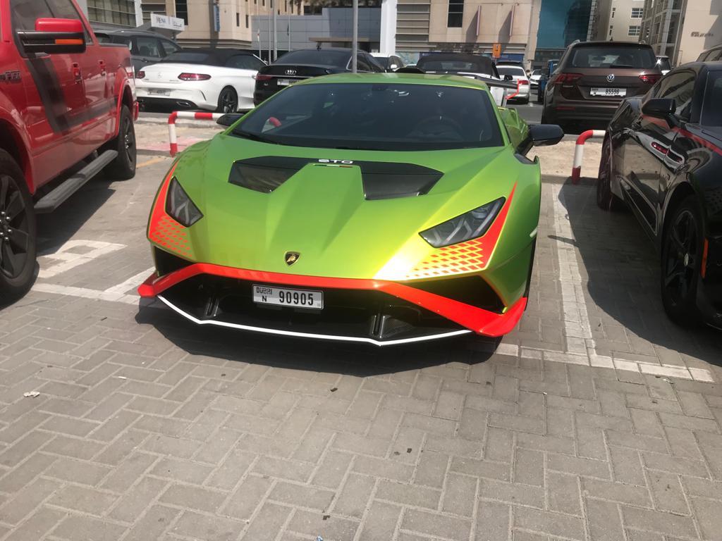 Rent Lamborghini Huracan GREEN 2022 in Dubai , UAE 