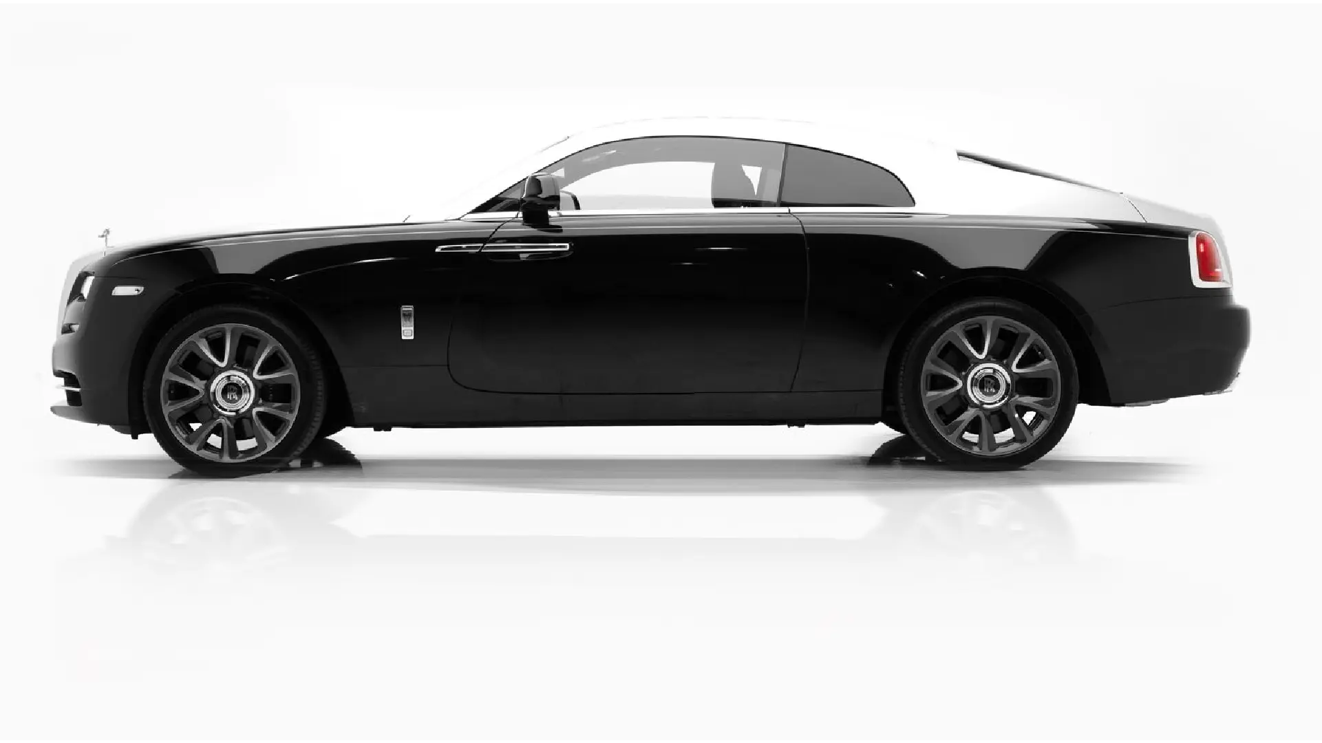 Rent Rolls-Royce Wraith BLACK 2021 in Dubai , UAE 