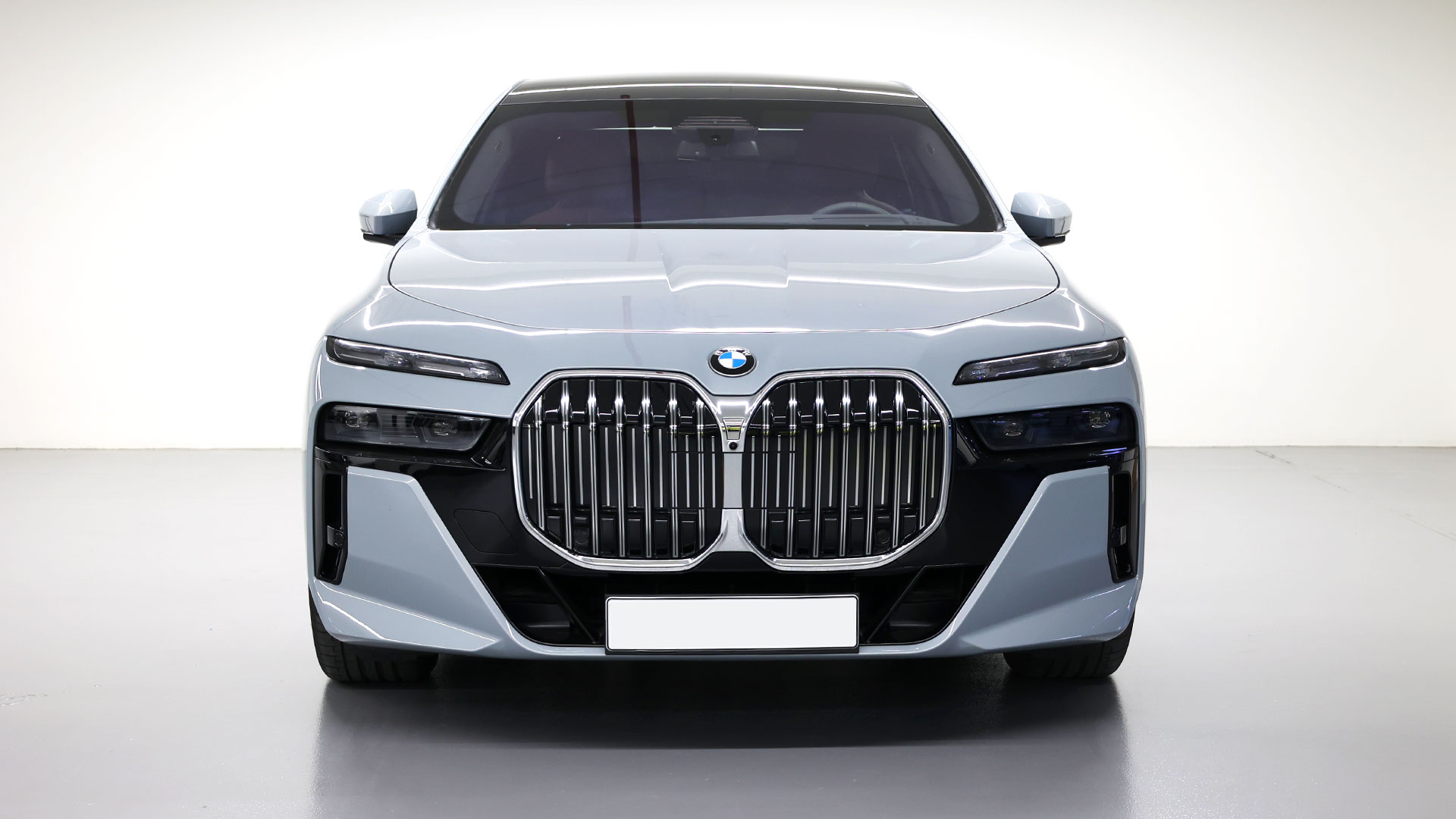 Rent Bmw Series 7 BLUE 2023 in Dubai , UAE 