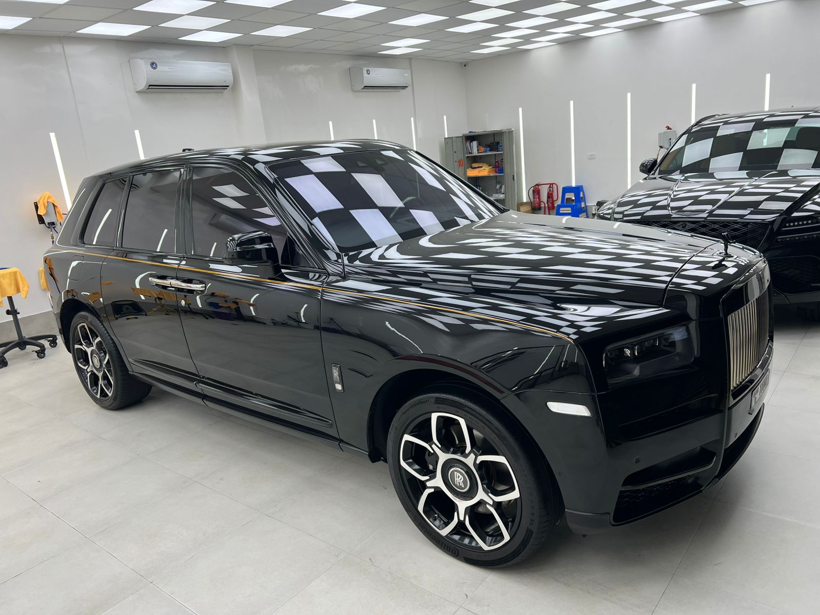 Rent Cullinan BLACK 2024 with chauffeur in Dubai , UAE 