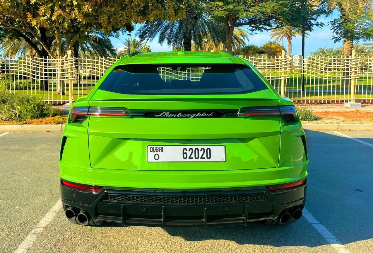 Rent Lamborghini Urus GREEN 2021 in Dubai , UAE 