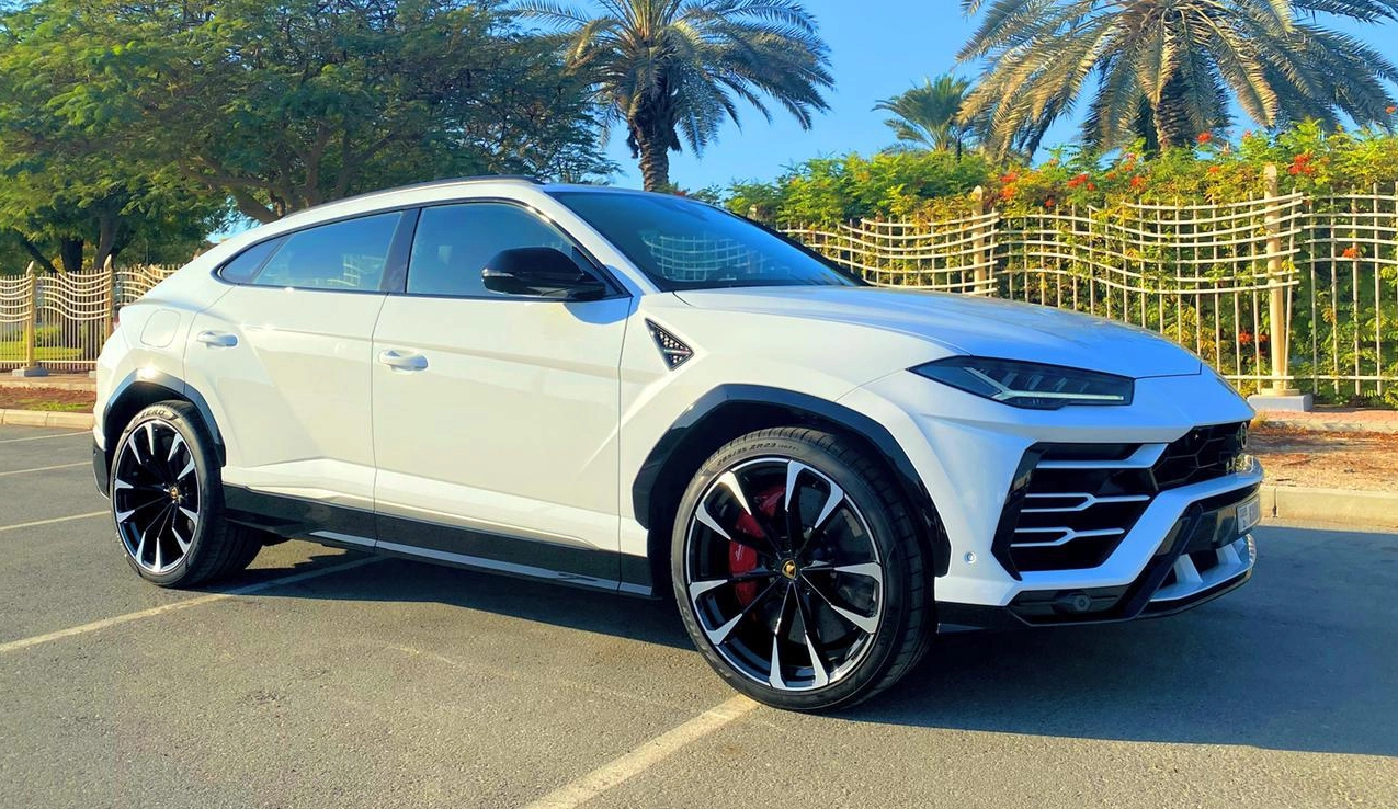 Rent Lamborghini Urus WHITE 2021 in Dubai , UAE 
