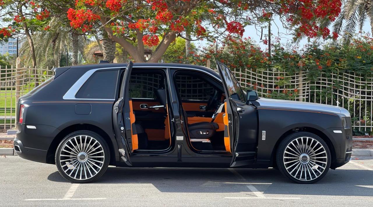 Rent Rolls-Royce Cullinan BLACK 2021 in Dubai , UAE 