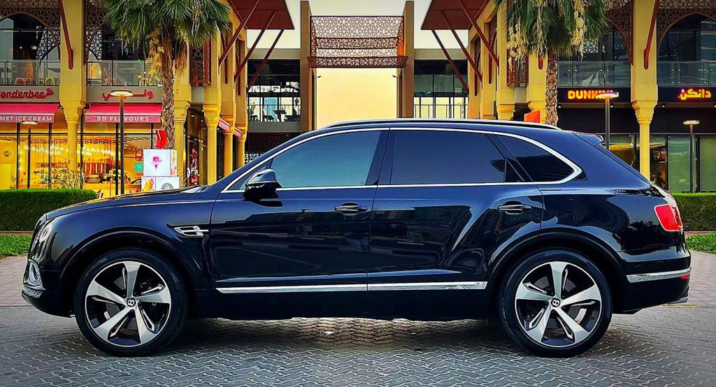 Rent Bentley Bentayga BLACK 2020 in Dubai , UAE 