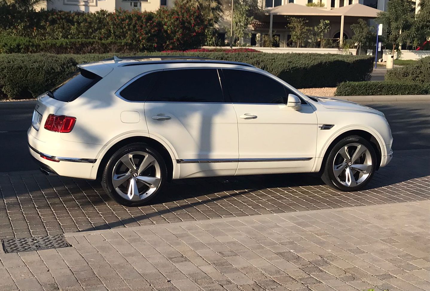 Rent Bentley Bentayga WHITE 2020 in Dubai , UAE 