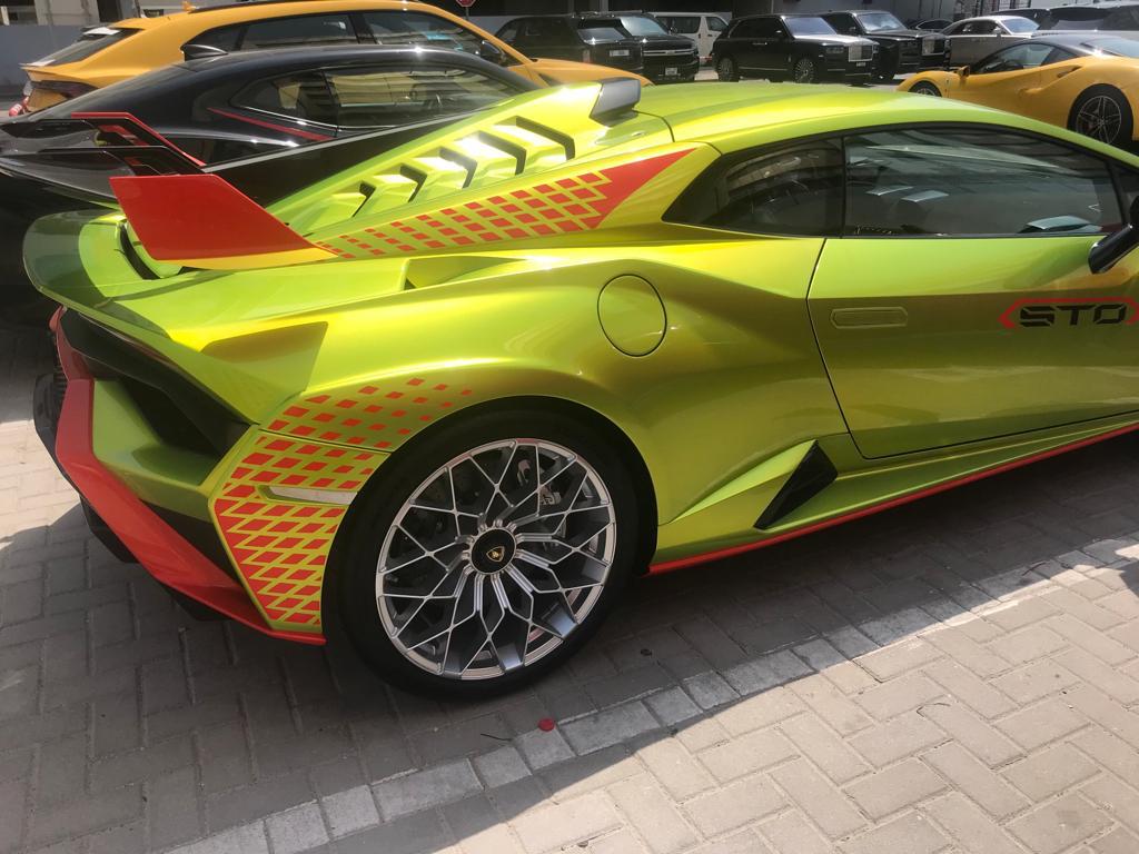 Rent Lamborghini Huracan GREEN 2022 in Dubai , UAE 