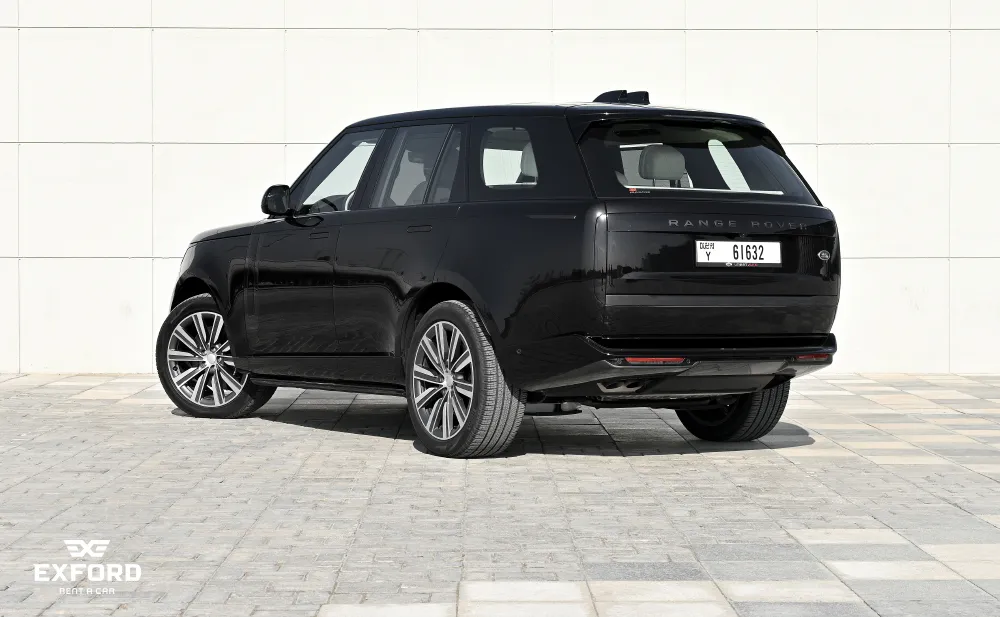 Rent Range-Rover Vogue BLACK 2022 in Dubai , UAE 