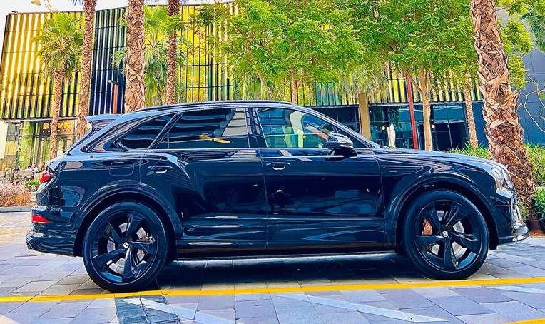 Rent Bentley Bentayga BLACK 2022 in Dubai , UAE 