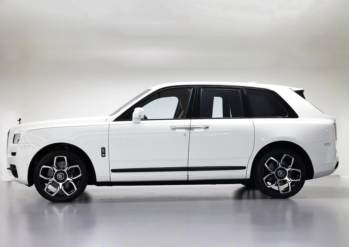 Rent Rolls-Royce Cullinan WHITE 2023 in Dubai , UAE 