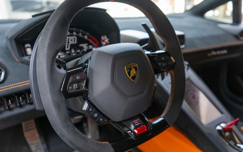 Rent Lamborghini Huracan GREEN 2024 in Dubai , UAE 