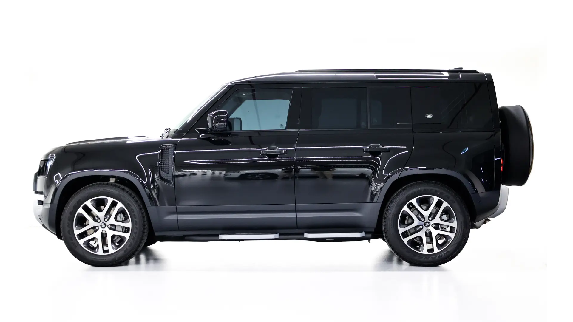 Rent Range-Rover Defender BLACK 2024 in Dubai , UAE 