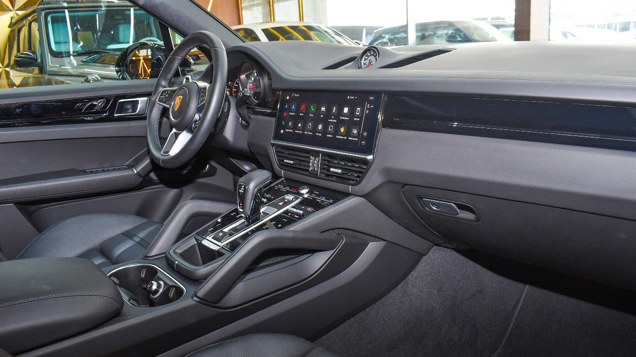 Porsche Cayenne GTS Black  2023