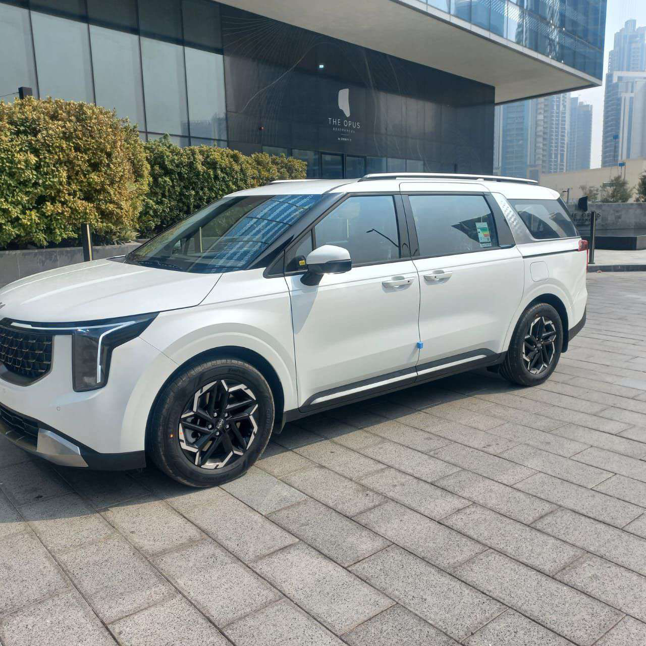 Kia Carnival  White  2025
