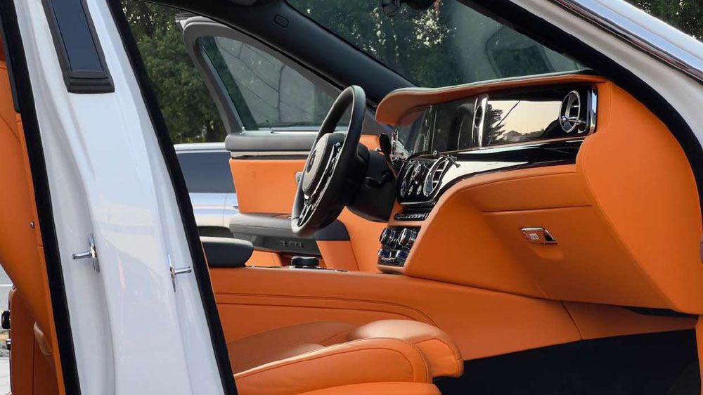 Rolls Royce Ghost White Interio Orange   2023