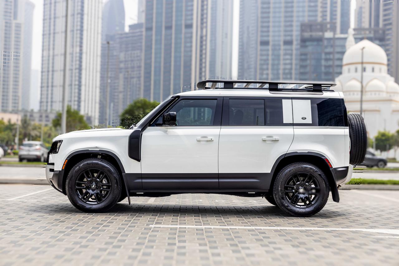 Land Rover Defender White  2023