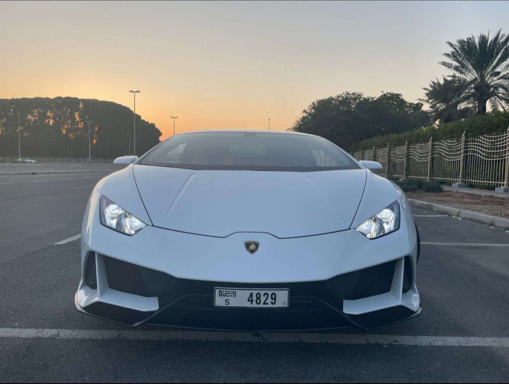 Lamborghini Evo coupe white without deposit   2023
