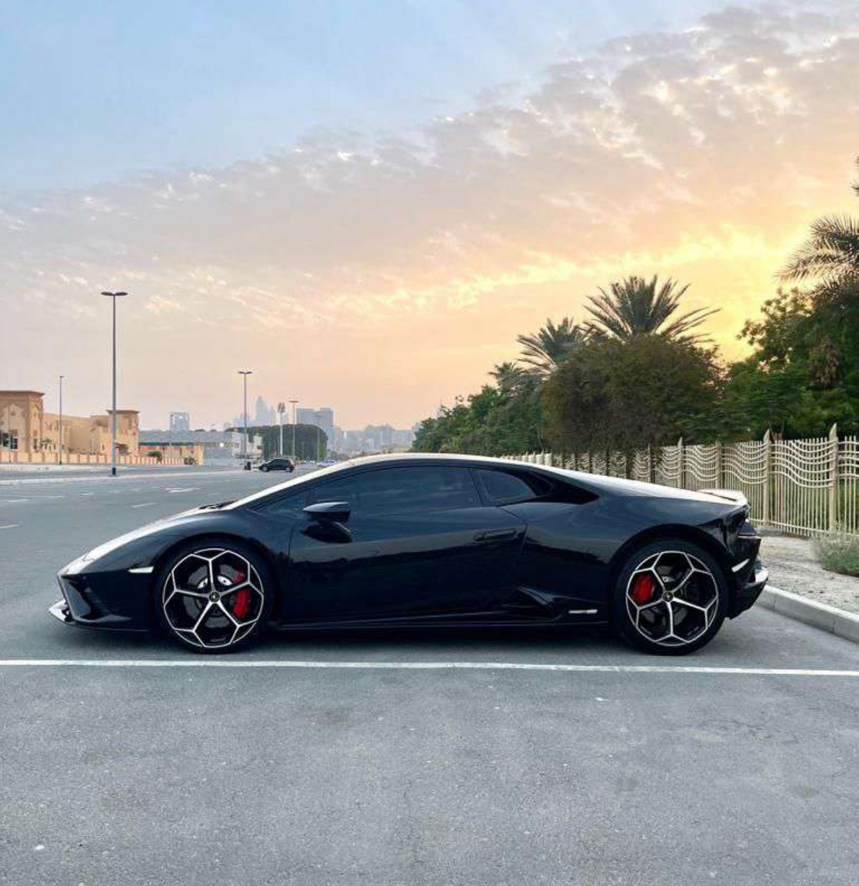 Lamborghini Evo coupe black free delivery   2022