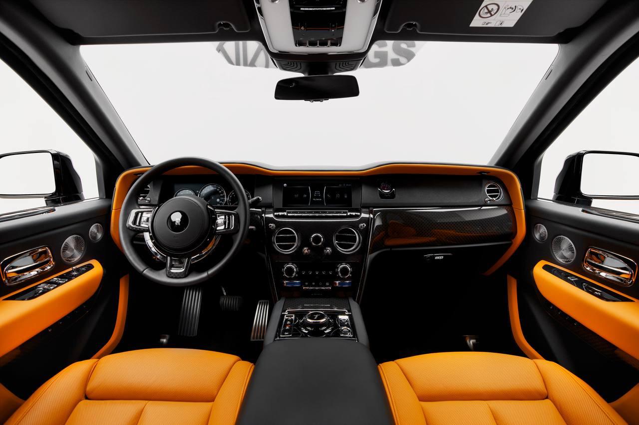 Rolls Royce Cullinan Black Badge With Driver  2023