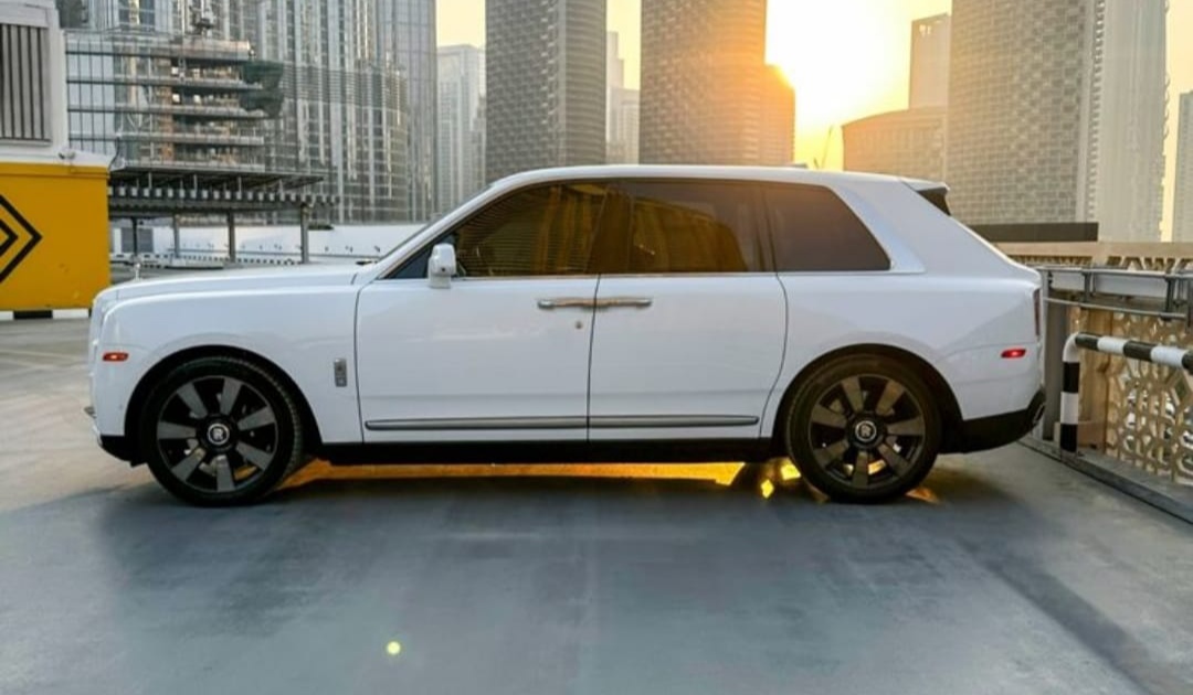 Rolls-Royce Cullinan V12 White - Red  2024
