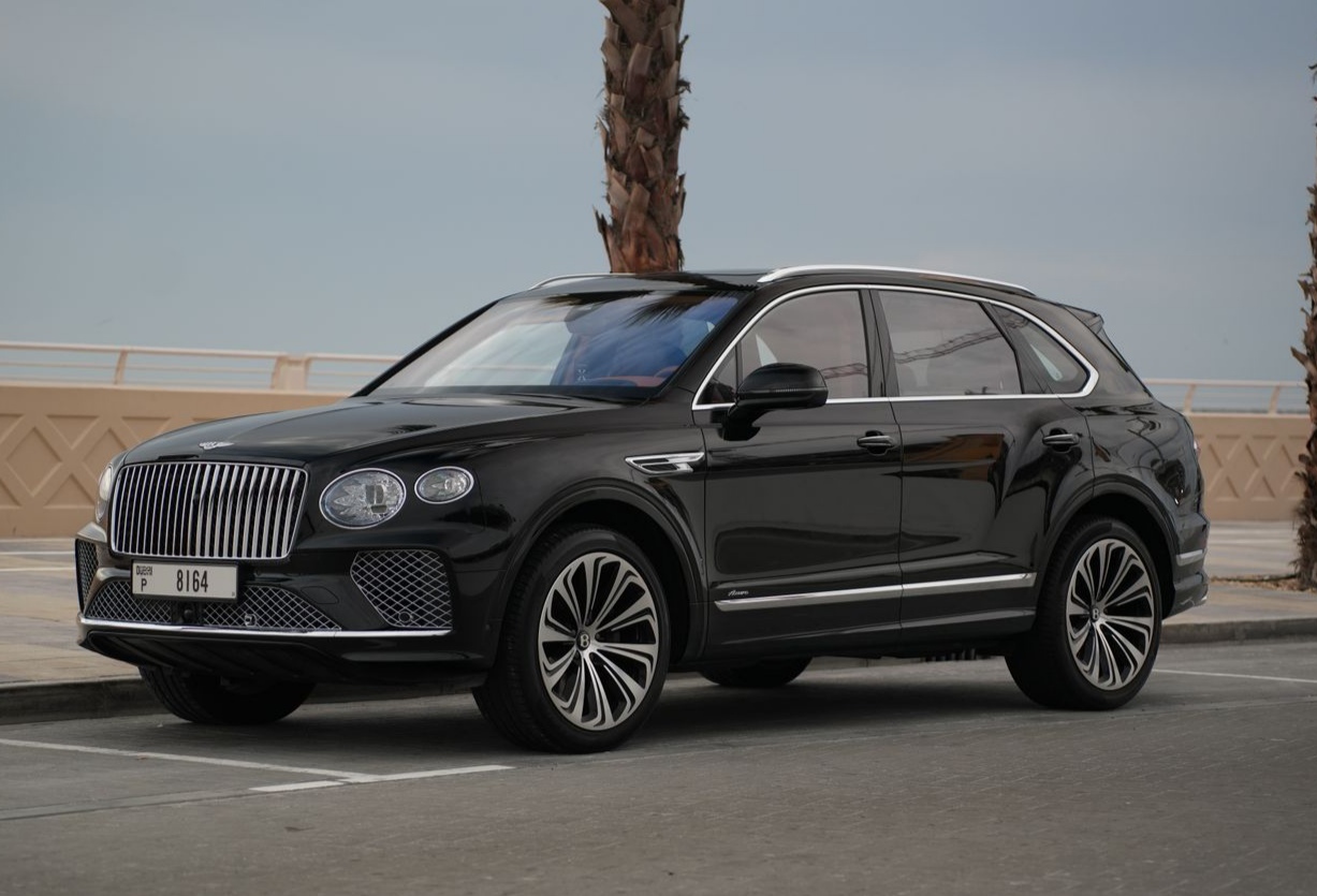 Bentley Bentayga V8 Black Best Price  2024