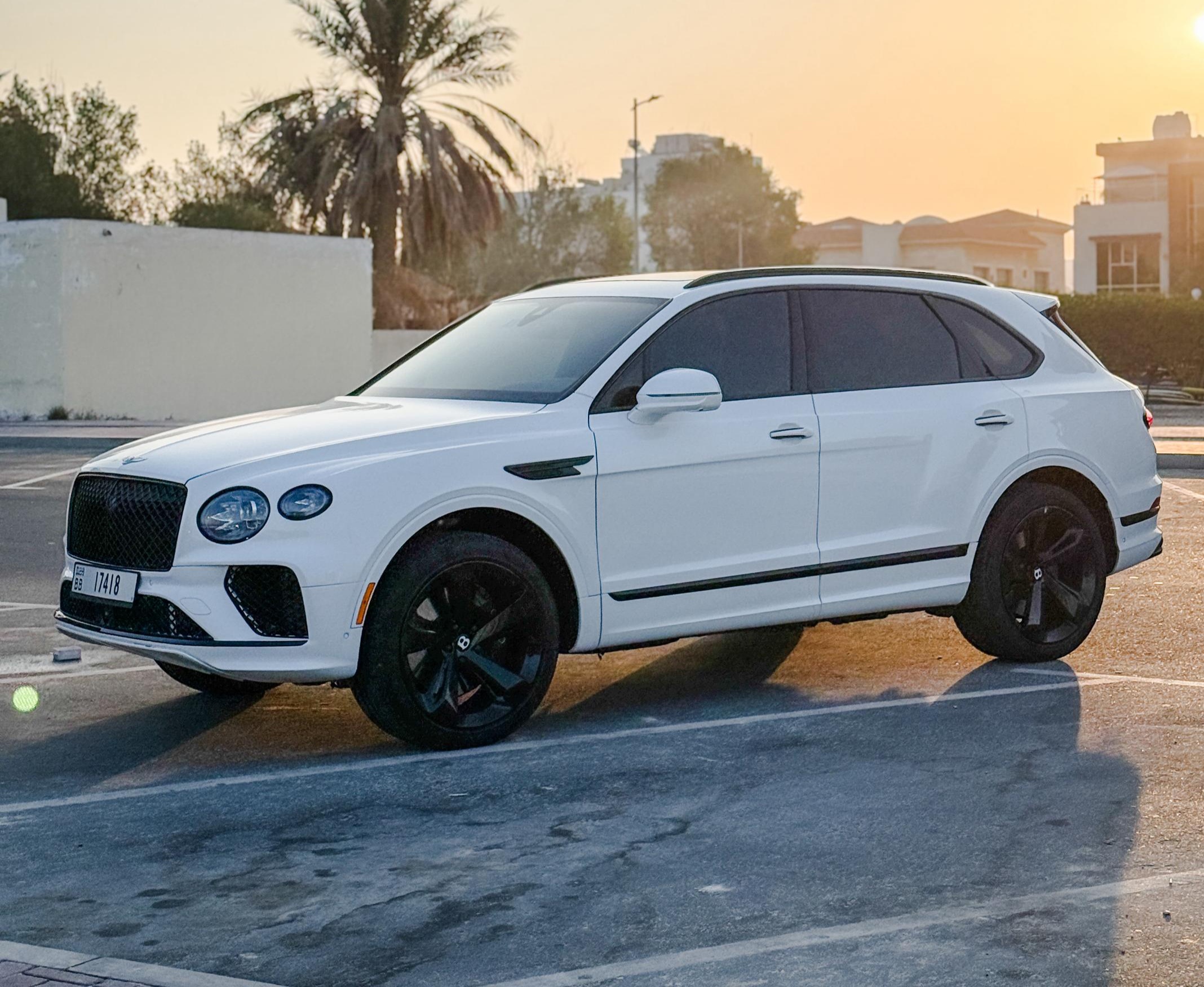 Bentley Bentayga White & Red  2024