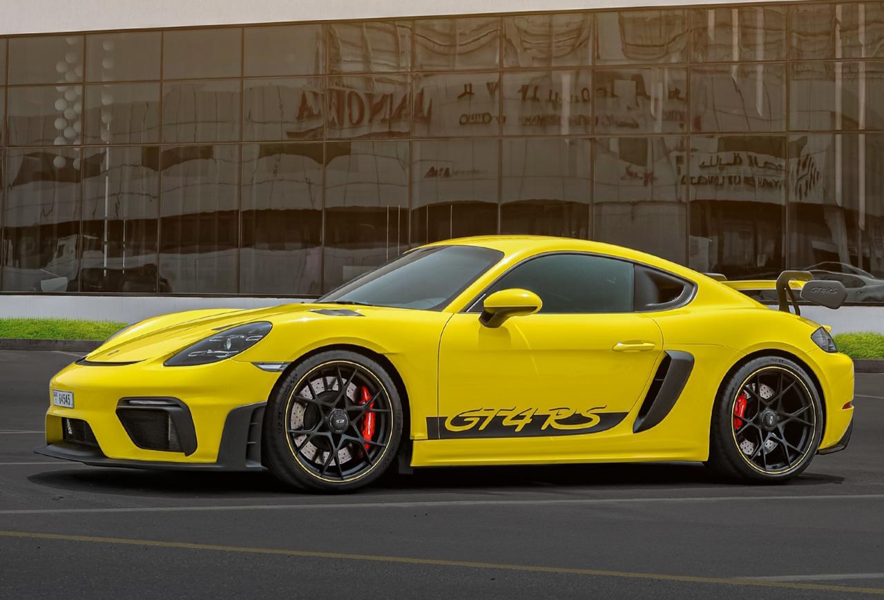 Porsche 718 Cayman GT4 RS Yellow  2023