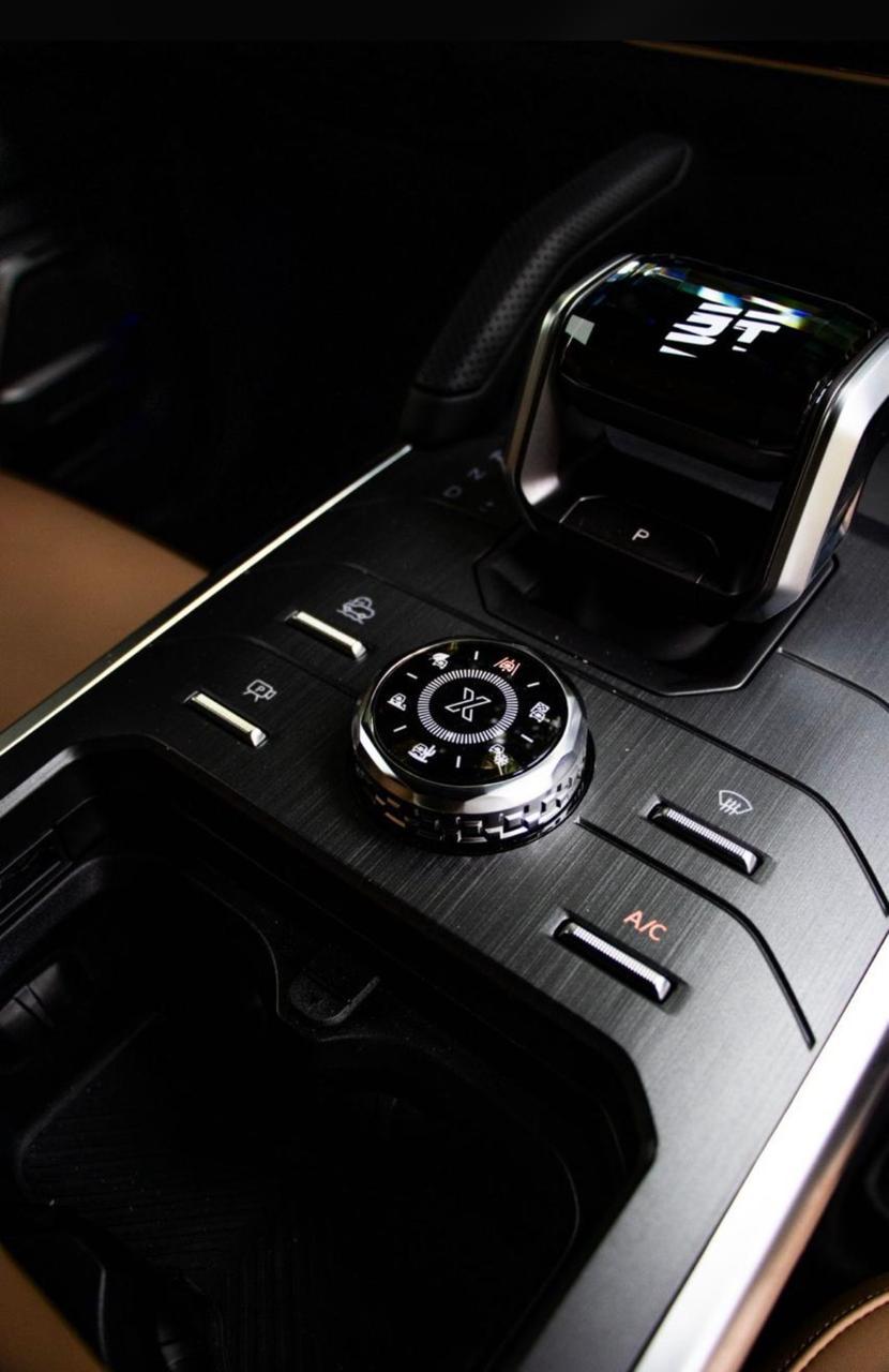Jetour T2 Hybrid Black interior Saffron  2026