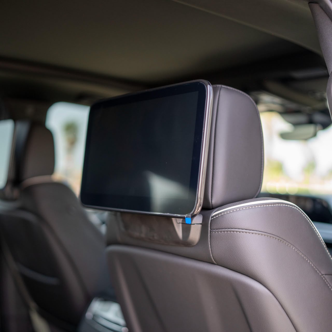 Cadillac Escalade White 8 seaters   2025