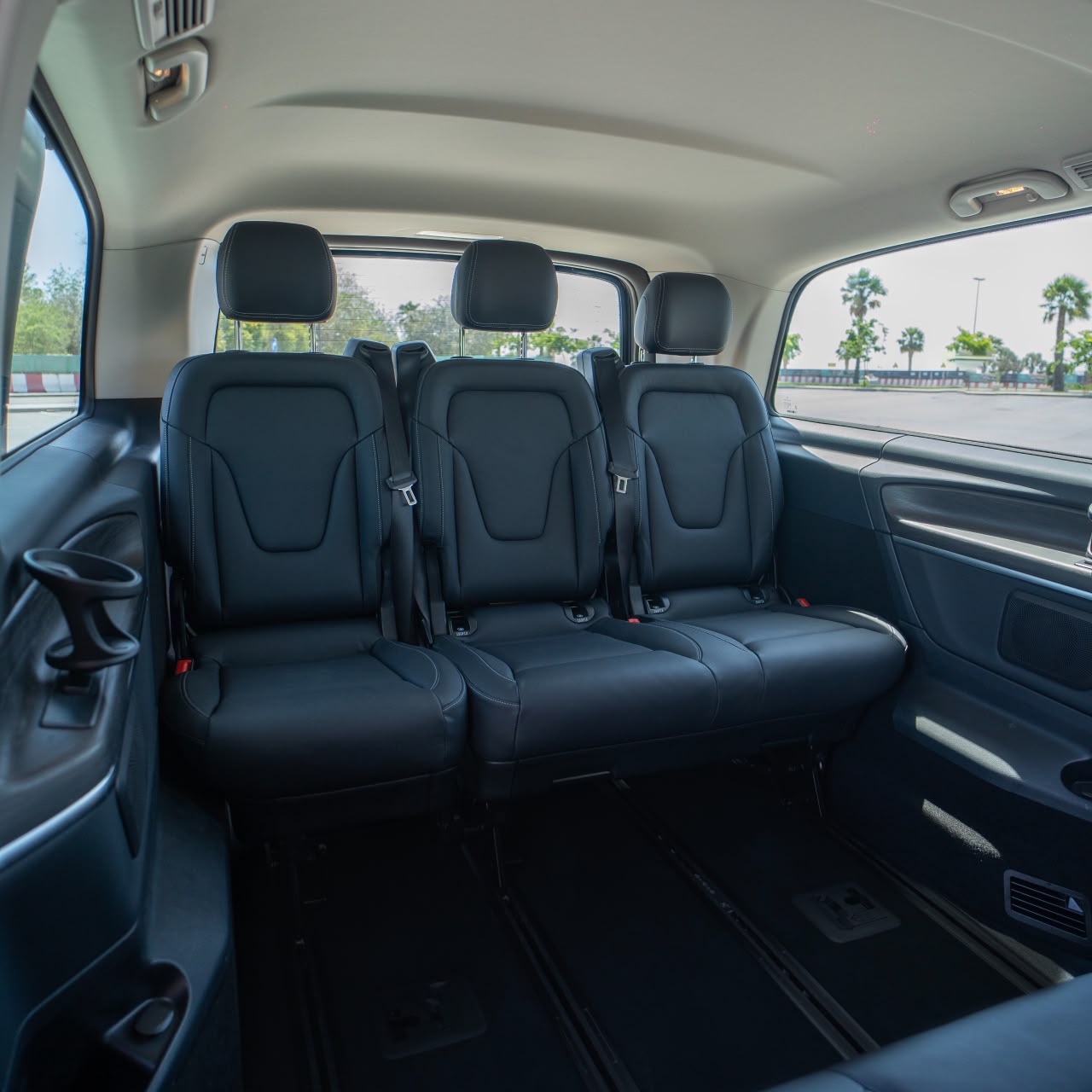 rent mercedes v300 7 seaters dubai  2024