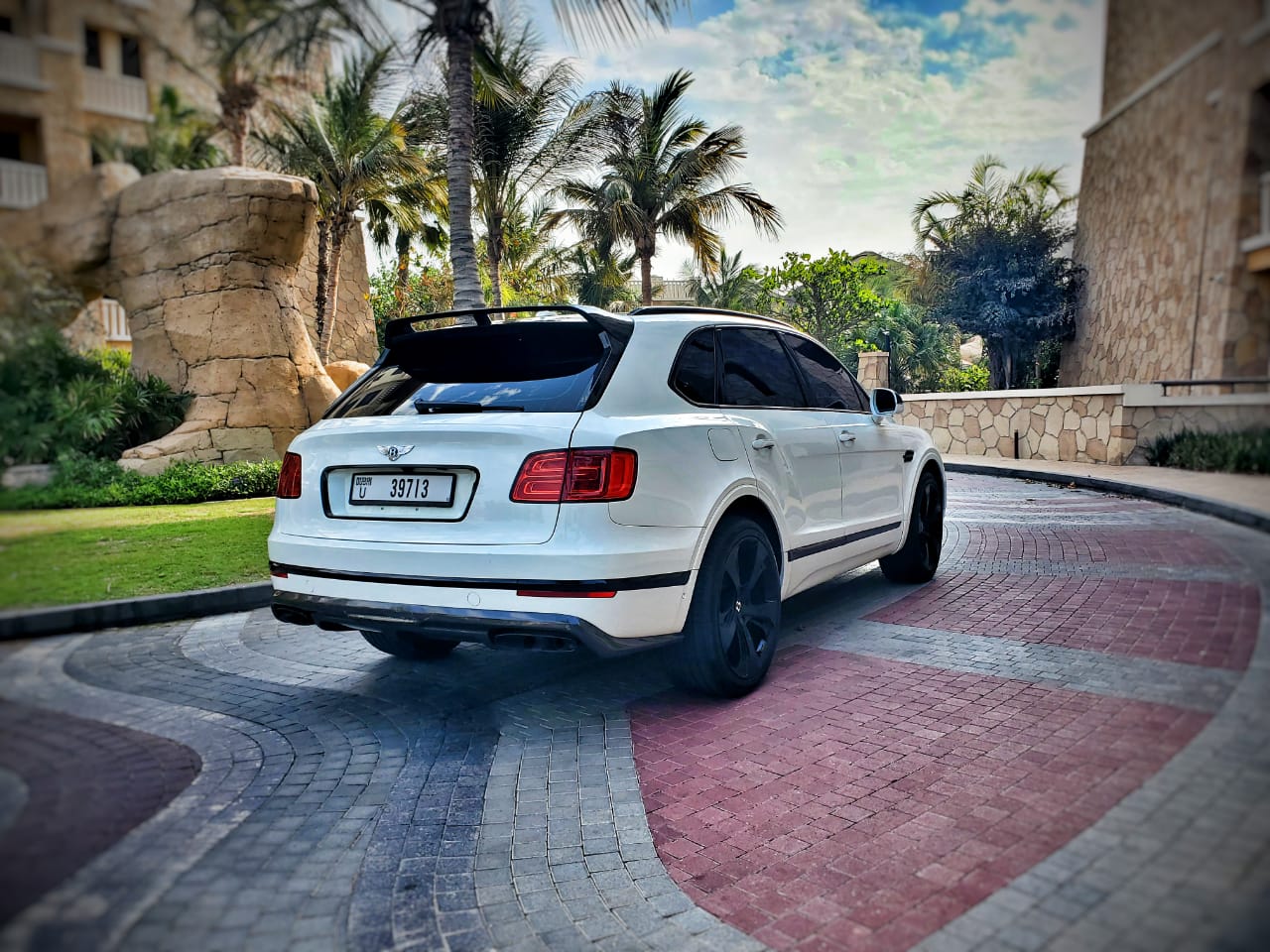 Rent Bentley Bentayga WHITE 2020 in Dubai , UAE 