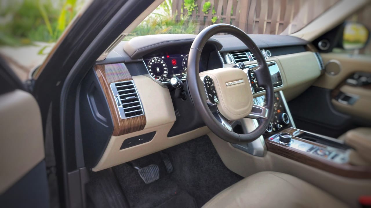 Rent Range-Rover Vogue BLACK 2019 in Dubai , UAE 