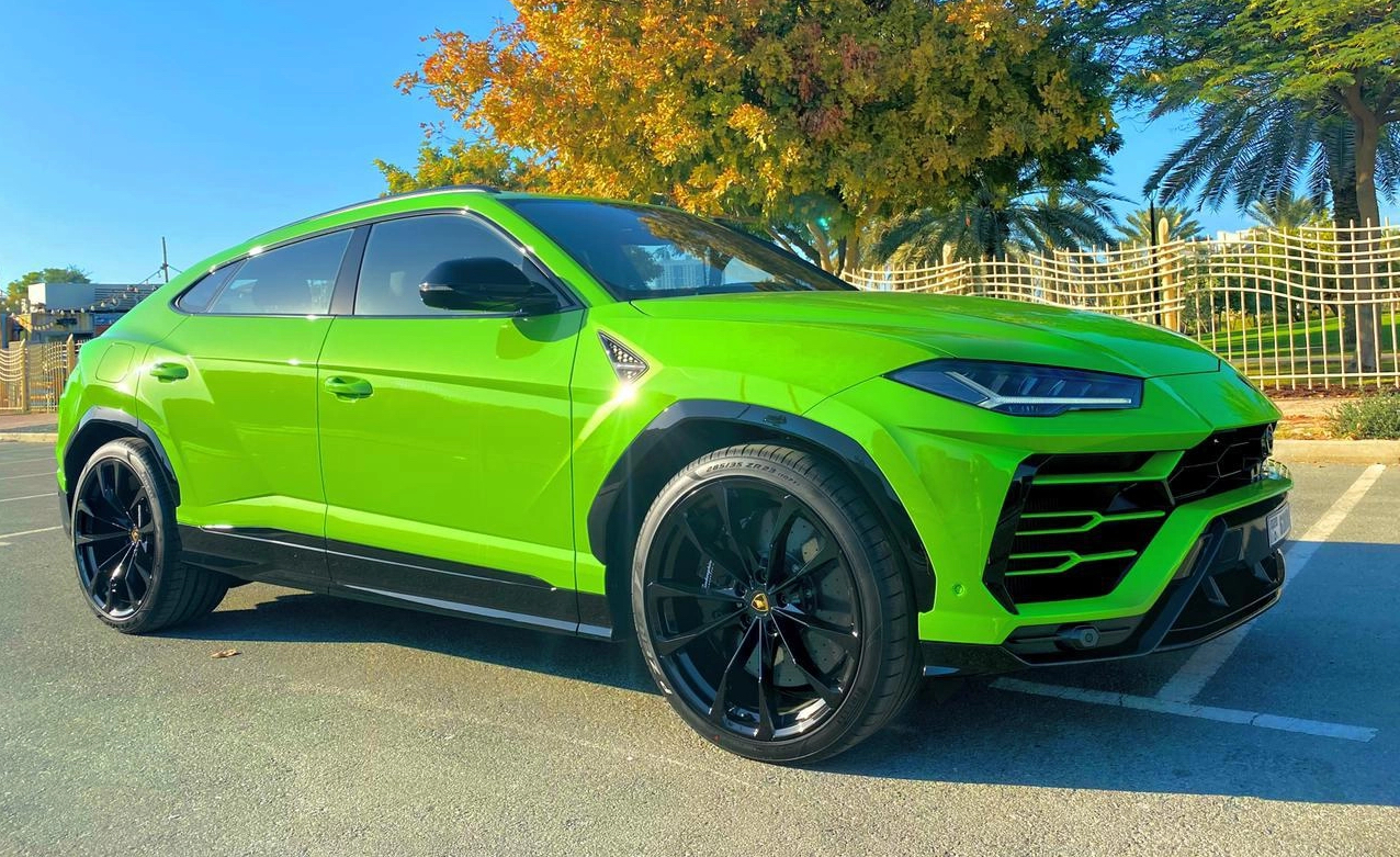 Rent Lamborghini Urus GREEN 2021 in Dubai , UAE 